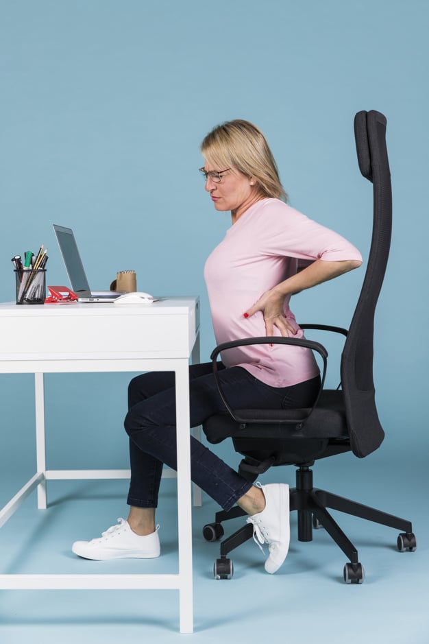 Med en rygøvelse kan du lindre rygsmerter fra stillesiddende arbejde.
