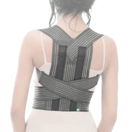 Den holdningskorrekte skulderstøtte er lavet af fleksibelt og elastisk materiale, og den har en indbygget rygstøtte, som forsigtigt trækker skuldrene tilbage og fremmer en mere opret holdning på en subtil, men effektiv måde.